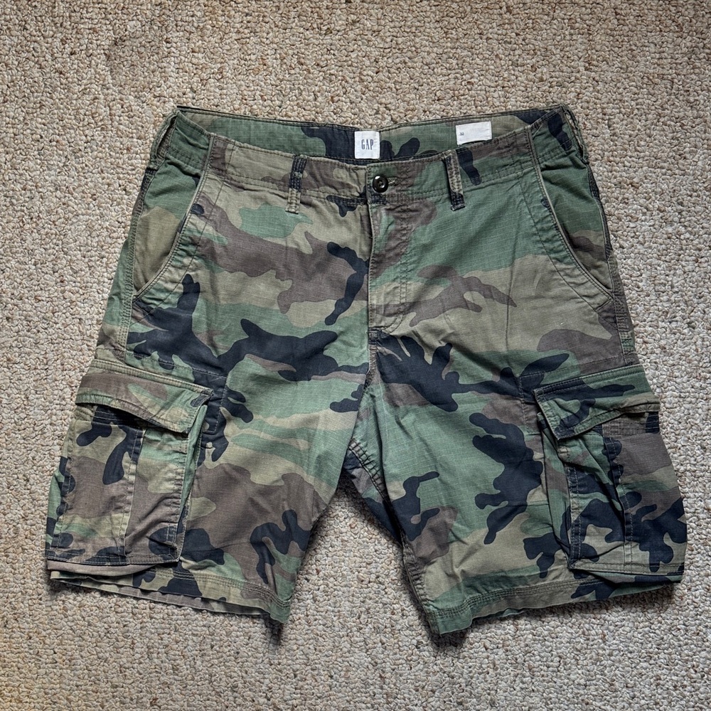 GAP Men's Green Camouflage Cargo Shorts